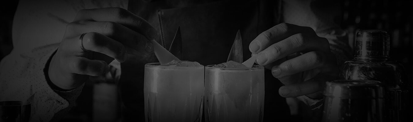 Bartender serving drinks-desktop