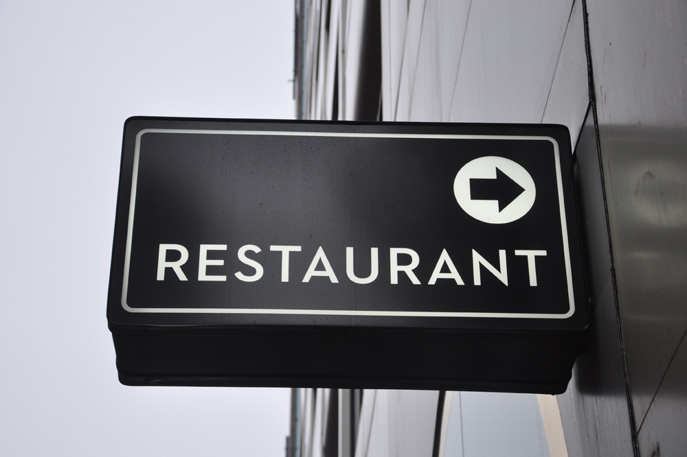 4 Steps to a Great Outdoor Restaurant Sign