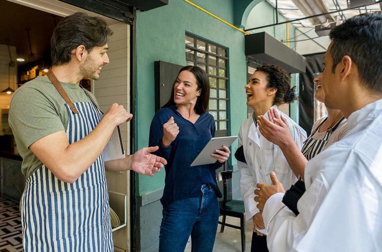 8 Tips for Improving Teamwork in the Restaurant Workplace